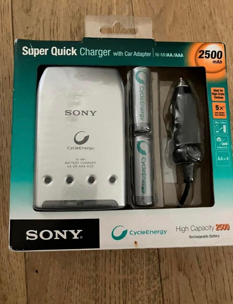Nieuwe SONY charger batterij oplader voor AA + AAA snellader, Ophalen of Verzenden, Nieuw