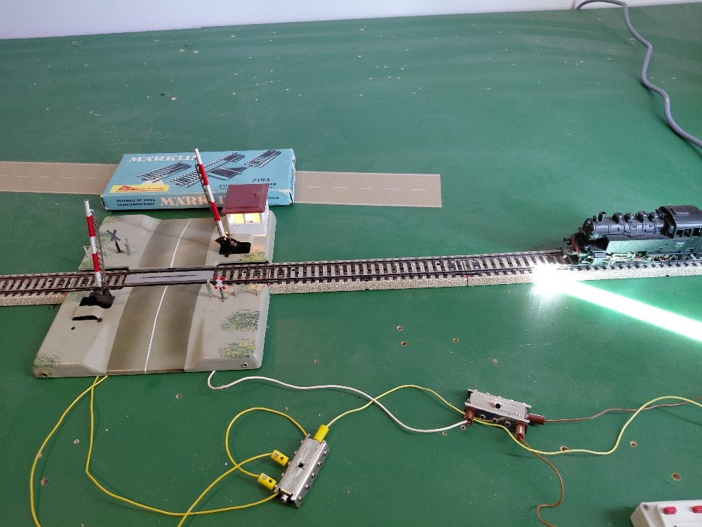 Märklin volautomatische overweg 7192, Hobby en Vrije tijd, Wisselstroom, Gebruikt, Overige typen, Ophalen of Verzenden