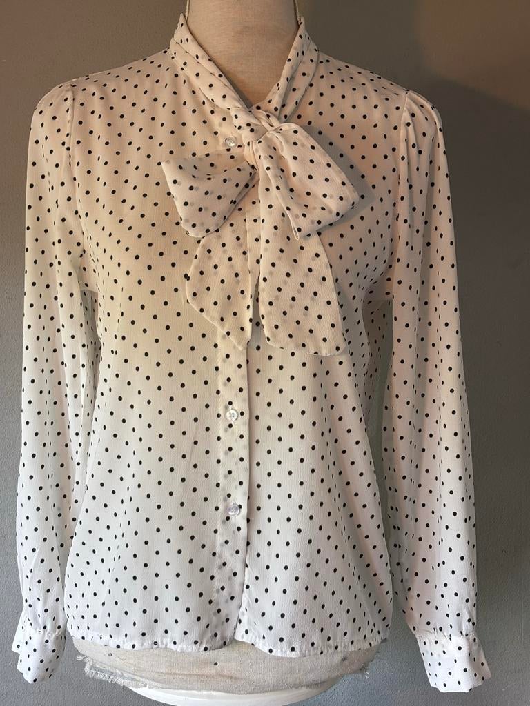 Ambika Witte Blouse met Zwarte Polkadots en Strikkraag, Ophalen of Verzenden, Zo goed als nieuw, Maat 36 (S), Wit