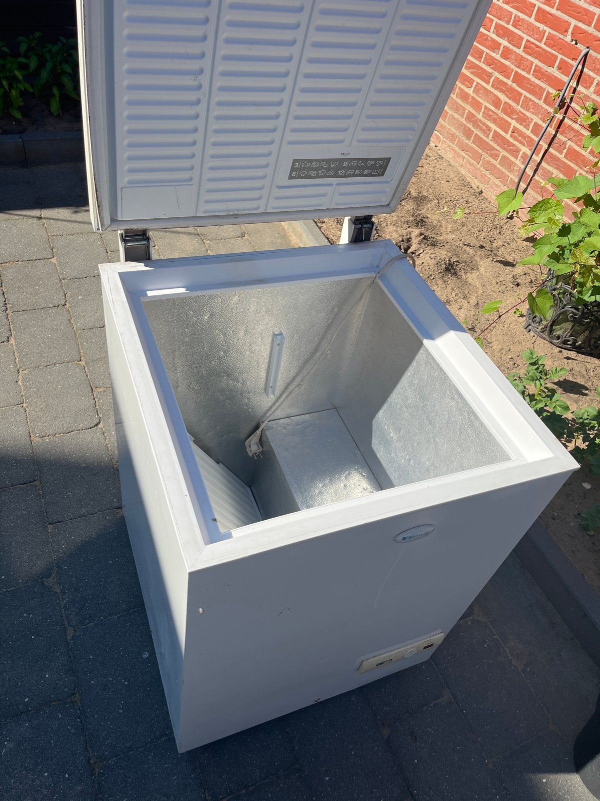 Frigidaire Vrieskist - Compact en Energiezuinig, Witgoed en Apparatuur, Vriezers en Diepvrieskisten, 85 tot 120 cm, Vrieskist
