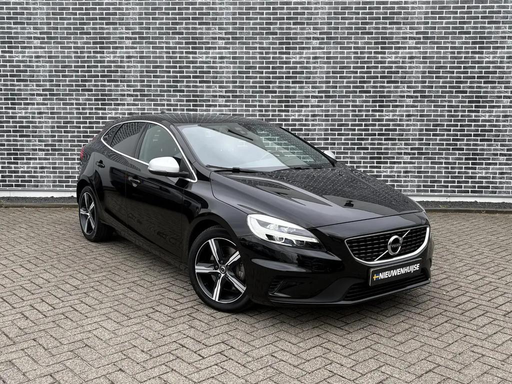 Volvo V40 1.5 T3 Nordic+ € 19.399,00, Automaat, 4 cilinders, 700 kg, Zwart