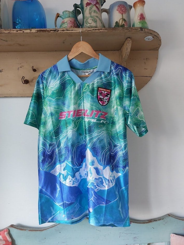 Stieglitz x BALR. Pien Football Jersey (S) – Nieuw, Blauw, Nieuw, Stieglitz, Ophalen of Verzenden