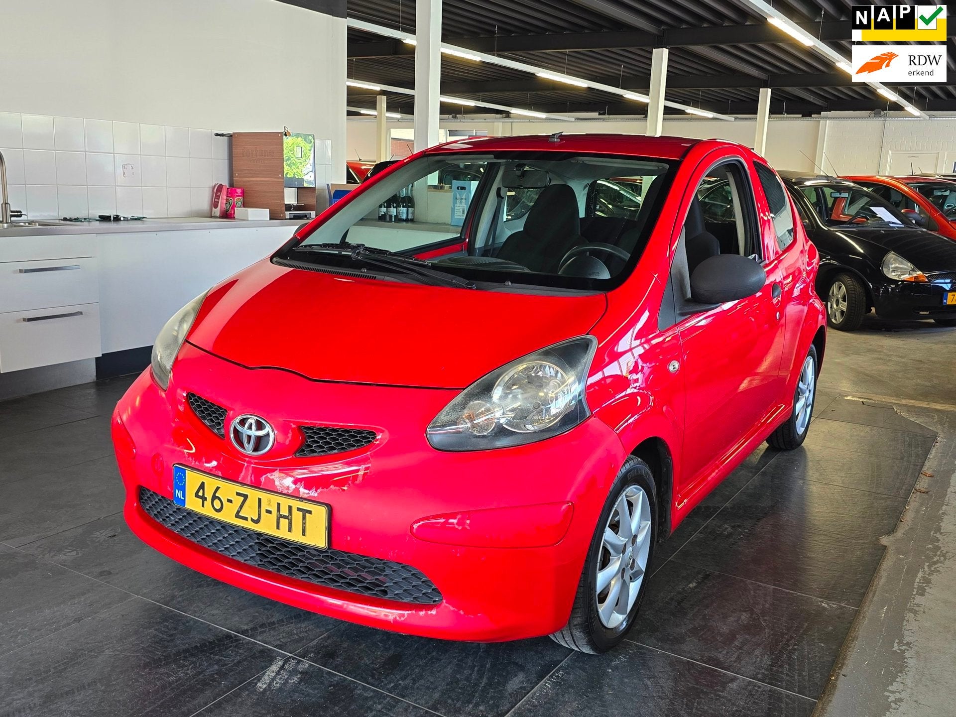 Toyota Aygo 1.0-12V/AIRCO/5-DEURS/NIEUWE APK BIJ VERKOOP/, Voorwielaandrijving, Gebruikt, Zwart, 4 stoelen