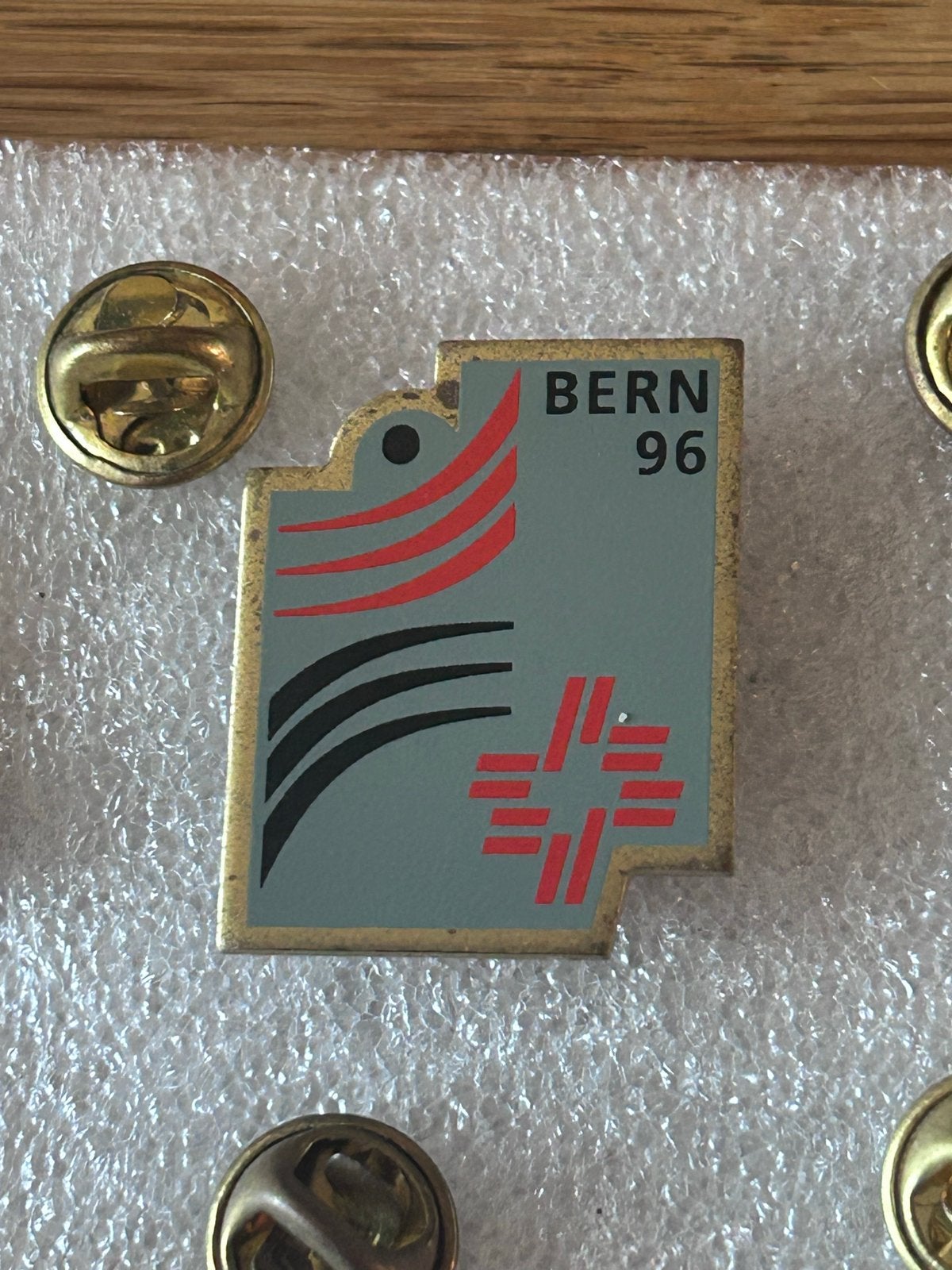 Vintage Bern 96 Pin, Ophalen of Verzenden, Gebruikt, Stad of Land, Speldje of Pin