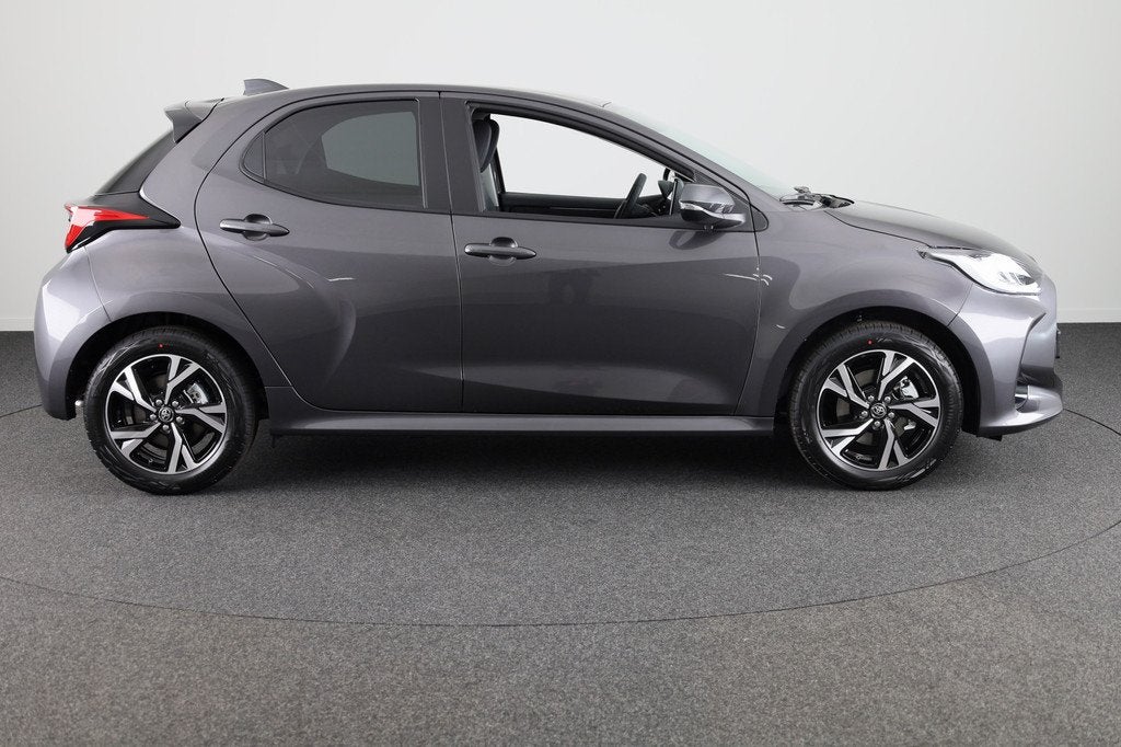 Toyota Yaris Hybrid 115 Dynamic *NIEUW* | DIRECT Leverbaar!, Auto's, Toyota, Stof, Zwart, 116 pk, 1490 cc