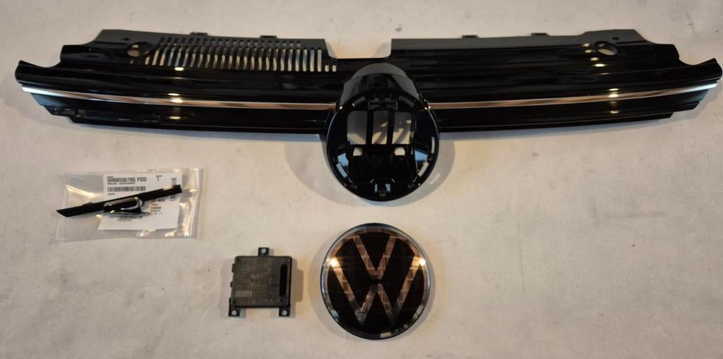 NIEUWST GOLF 8 VW R GRILL EMBLEEM LOGO SENSOR NIEUW R LOGO, Auto-onderdelen, Gebruikt, Ophalen of Verzenden, Bumper, Volkswagen