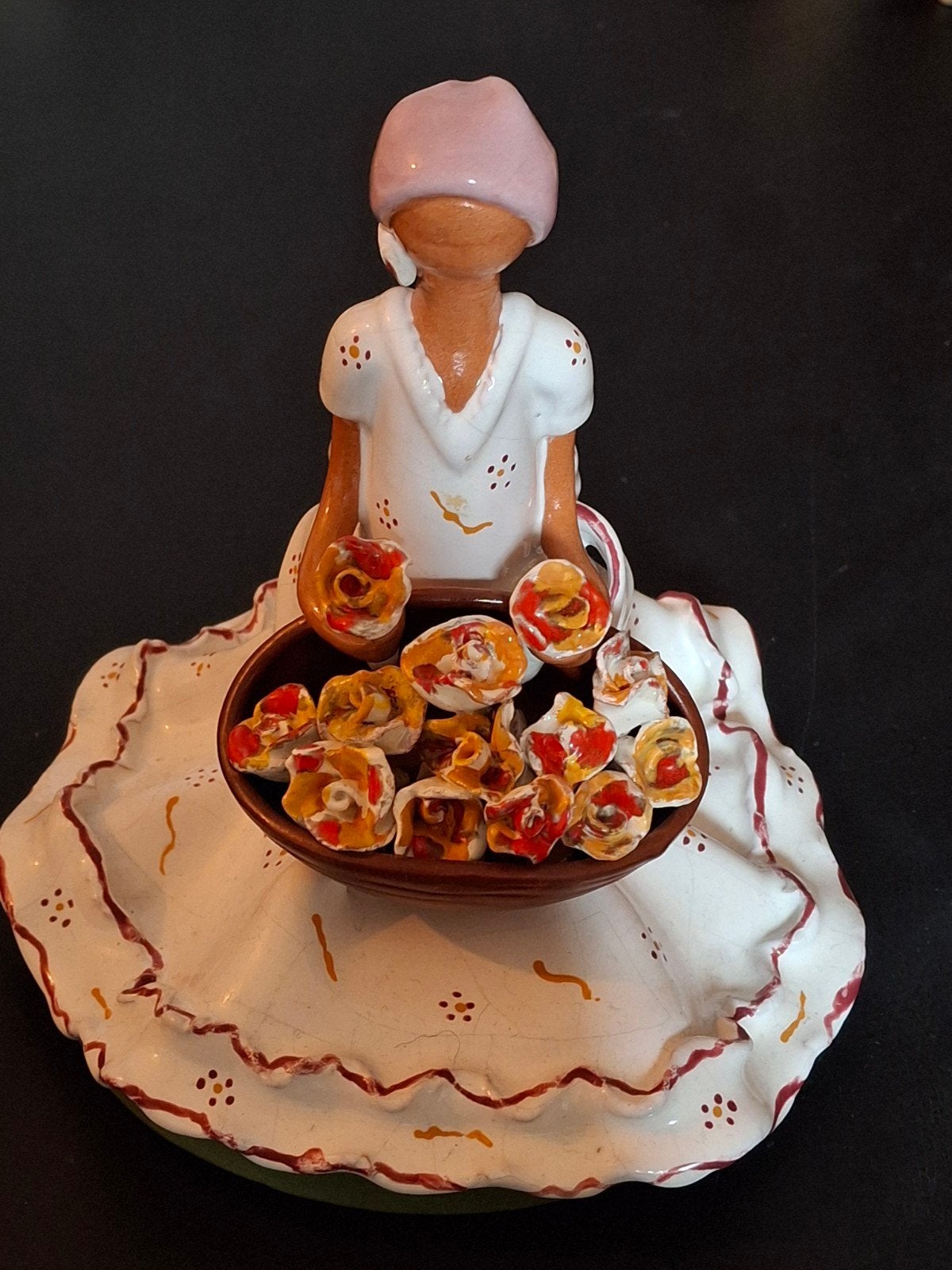 Vintage Dominicaanse Keramische Vrouw met Fruitmand, Antiek en Kunst, Ophalen