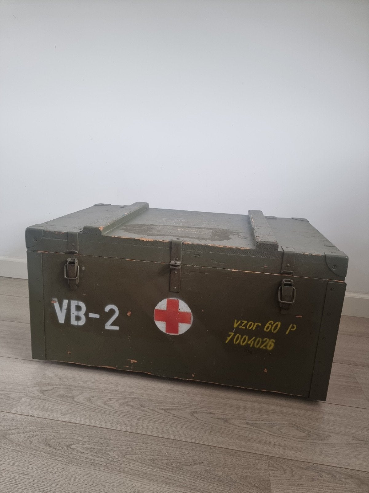 Vintage Militaire Houten Kist - VB-2 met Rode Kruis, Ophalen, Gebruikt, 50 tot 100 cm, Grenenhout
