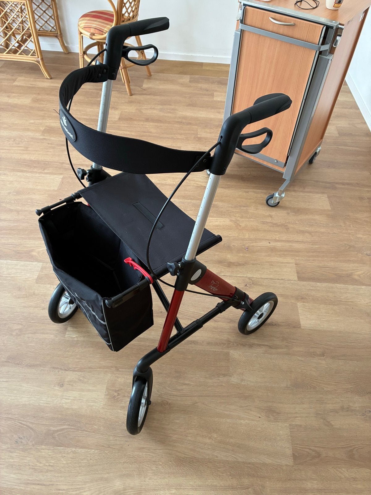 Rollator Rehasense lichtgewicht, Ophalen, Lichtgewicht, Zo goed als nieuw