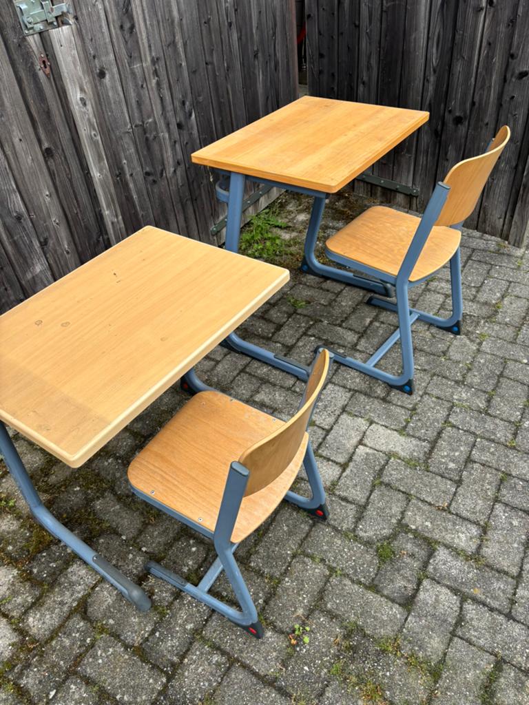 2x Vintage Schoolbank met Stoel - Houten Blad en Grijs Frame, Kinderen en Baby's, Kinderkamer | Tafels en Stoelen, Ophalen, Gebruikt
