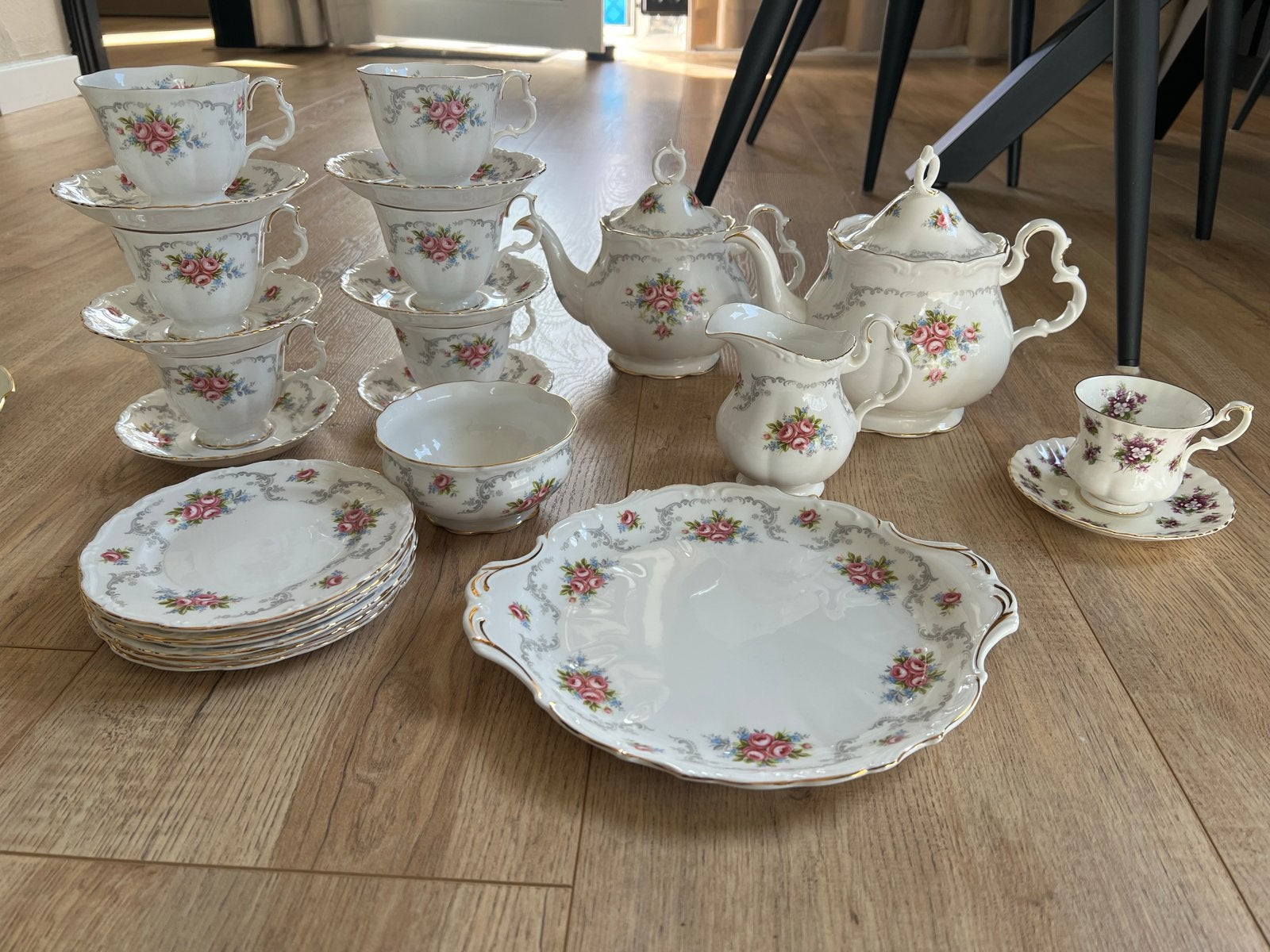Diverse Vintage Serviescollectie: Royal Albert, Paragon, Hei, Ophalen