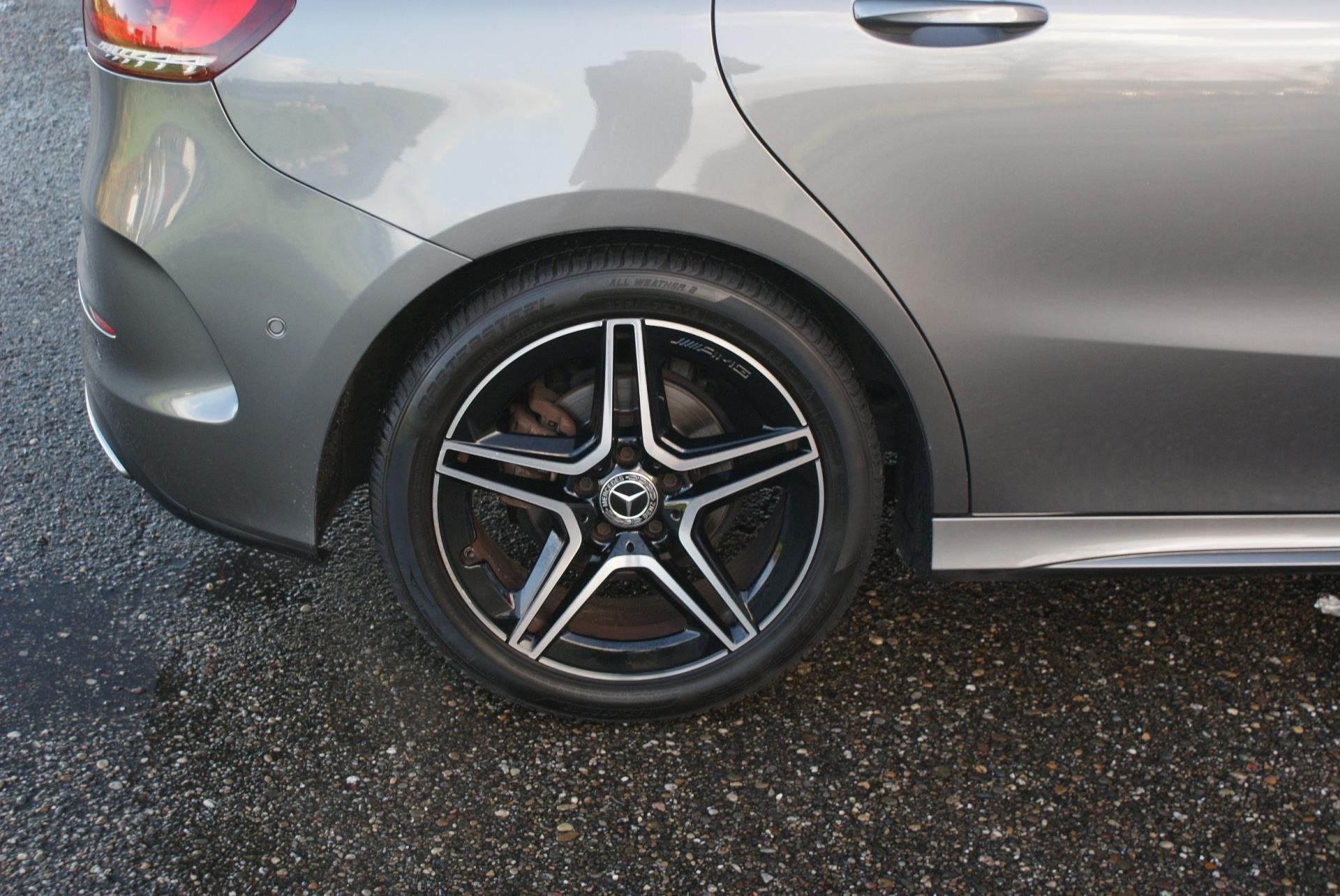 Mercedes-Benz B-klasse 180 | AMG Pakket| Pano | Night Pakket, Dealer onderhouden, Gebruikt, 4 cilinders, 700 kg