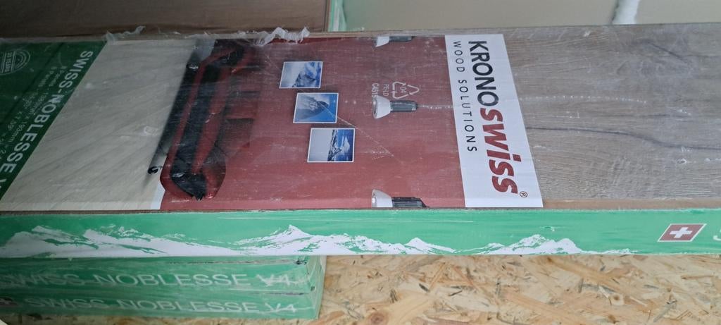 Laminaat Kronoswiss Swiss-Noblesse V4 - ca. 6 m², Huis en Inrichting, Stoffering | Vloerbedekking, Ophalen, Nieuw, Bruin, Laminaat