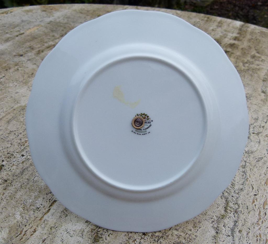 Royal Albert DOGWOOD Provincial Flowers 1975 VoorjaarServeer, Nieuw, Ophalen of Verzenden, Bord(en), Wedgwood