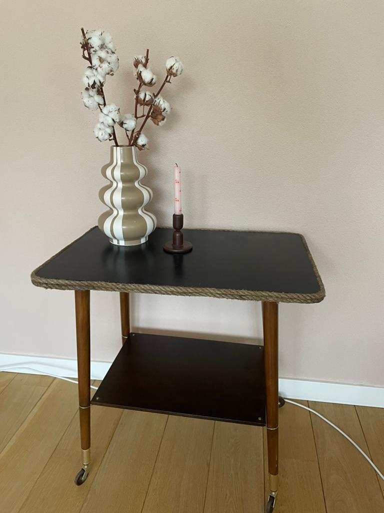 Vintage bijzettafel op wieltjes, Ophalen, Rechthoekig, 60 cm of meer