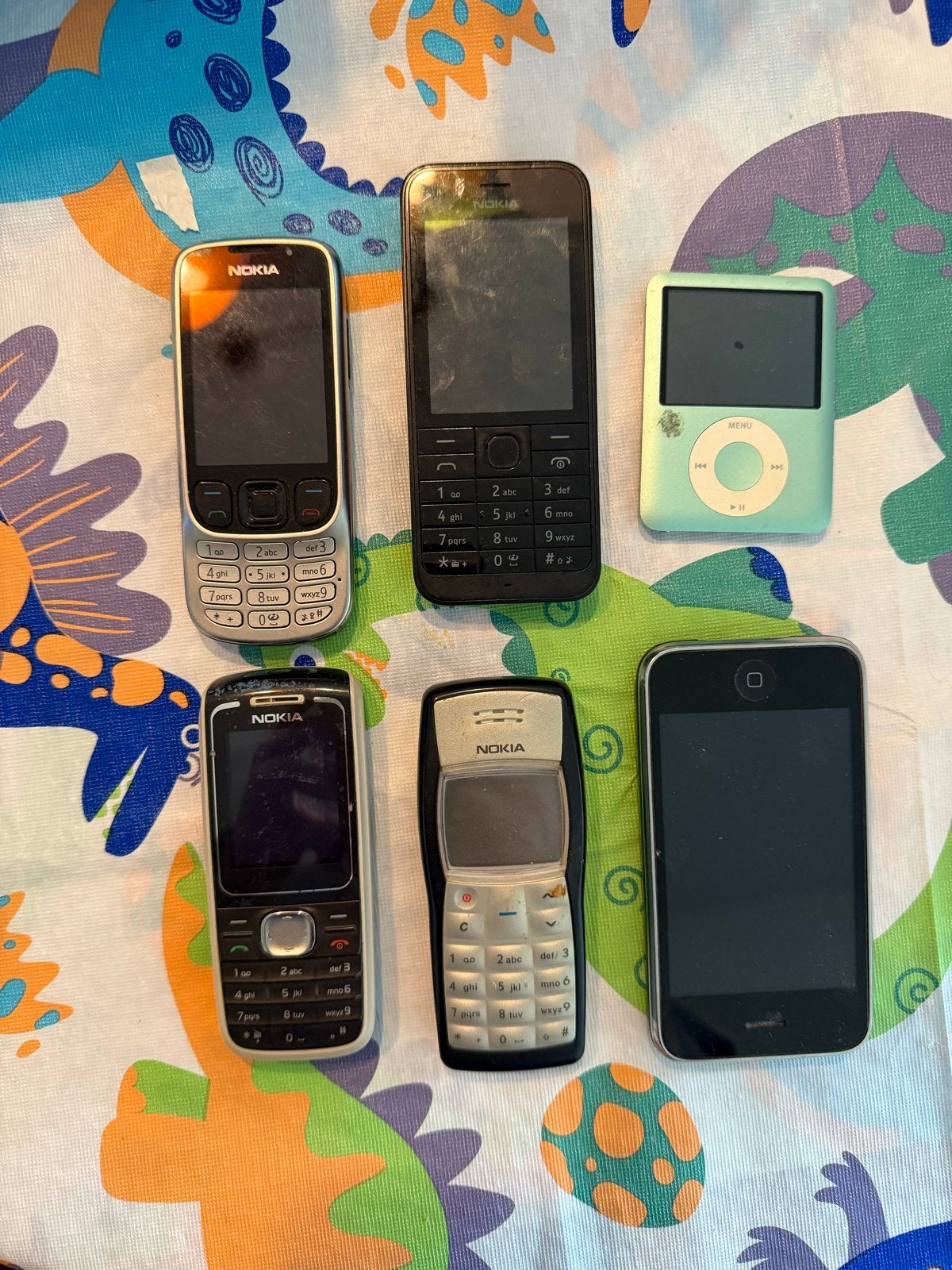 Partij oude mobiele telefoons en iPod, Gebruikt, Zwart, Fysiek toetsenbord, Ophalen of Verzenden
