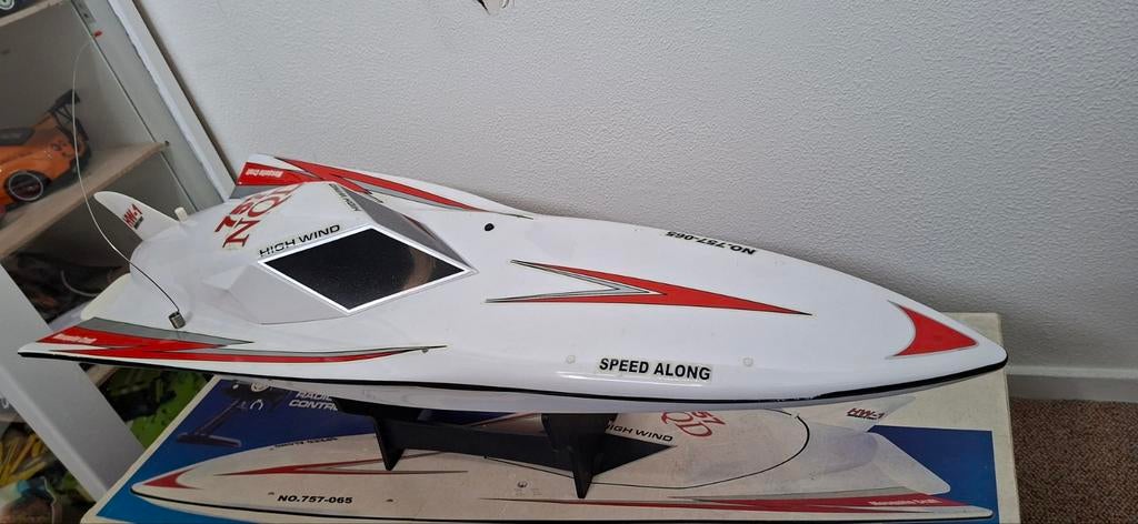 RC boot High Wind Speed Along, Hobby en Vrije tijd, Modelbouw | Boten en Schepen, Ophalen of Verzenden