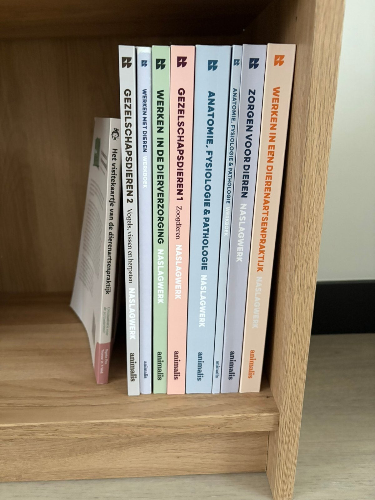 Dierenarts assistente paraveterinair boeken (Animalis), Ophalen of Verzenden, Zo goed als nieuw, Overige niveaus