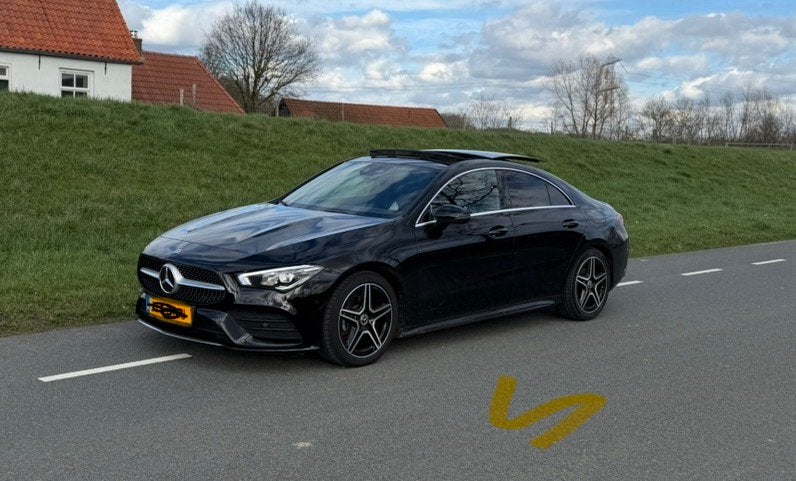 Te koop een nette mercedes 180 CLA AMG uitvoering, Voorwielaandrijving, CLA, Zwart, Leder