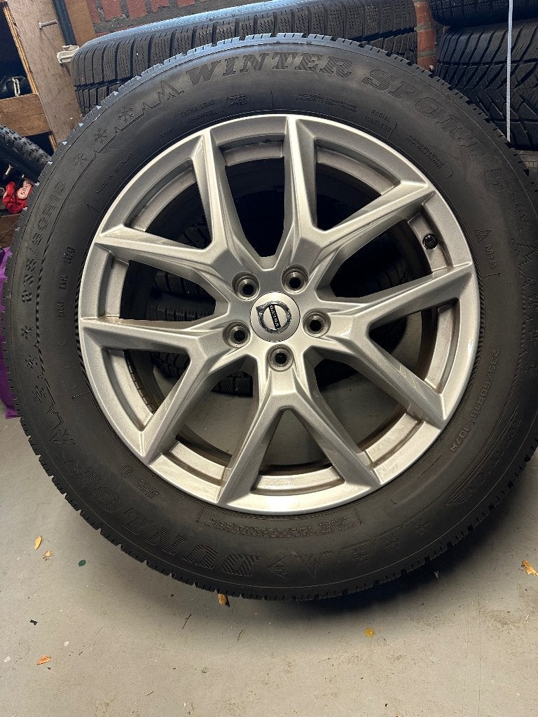 Winterbanden met velgen voor Volvo XC60 - 235/60R18, Ophalen, 18 inch, Gebruikt, Banden en Velgen