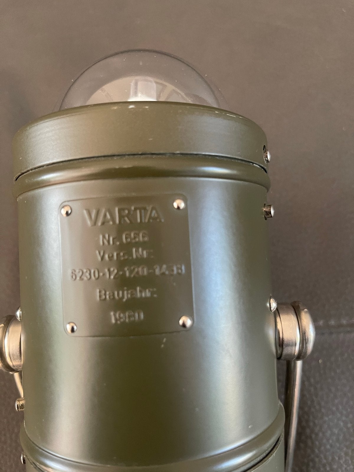 VARTA Militaire Zaklamp uit 1960 - Nieuw in Doos, Ophalen of Verzenden