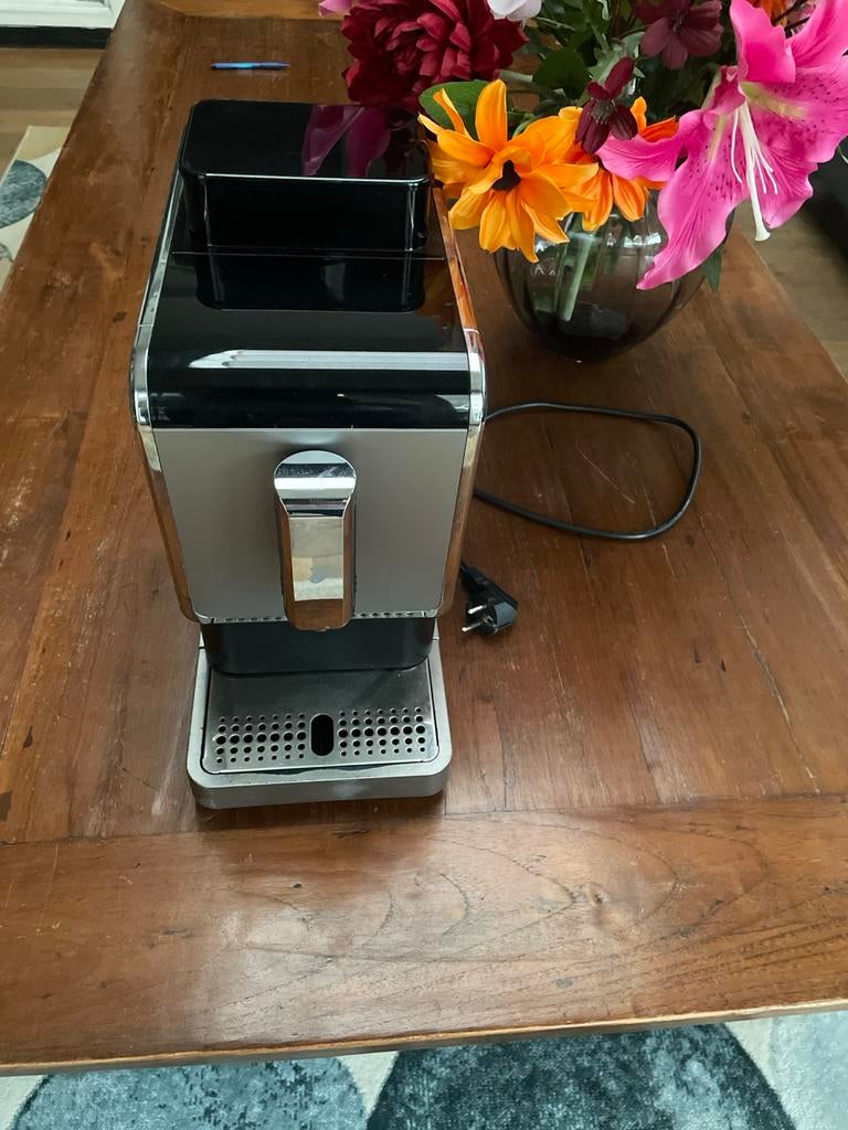 Stijlvolle Koffiemachine - Zo goed als nieuw, Afneembaar waterreservoir, Koffiemachine, Zo goed als nieuw, 2 tot 4 kopjes