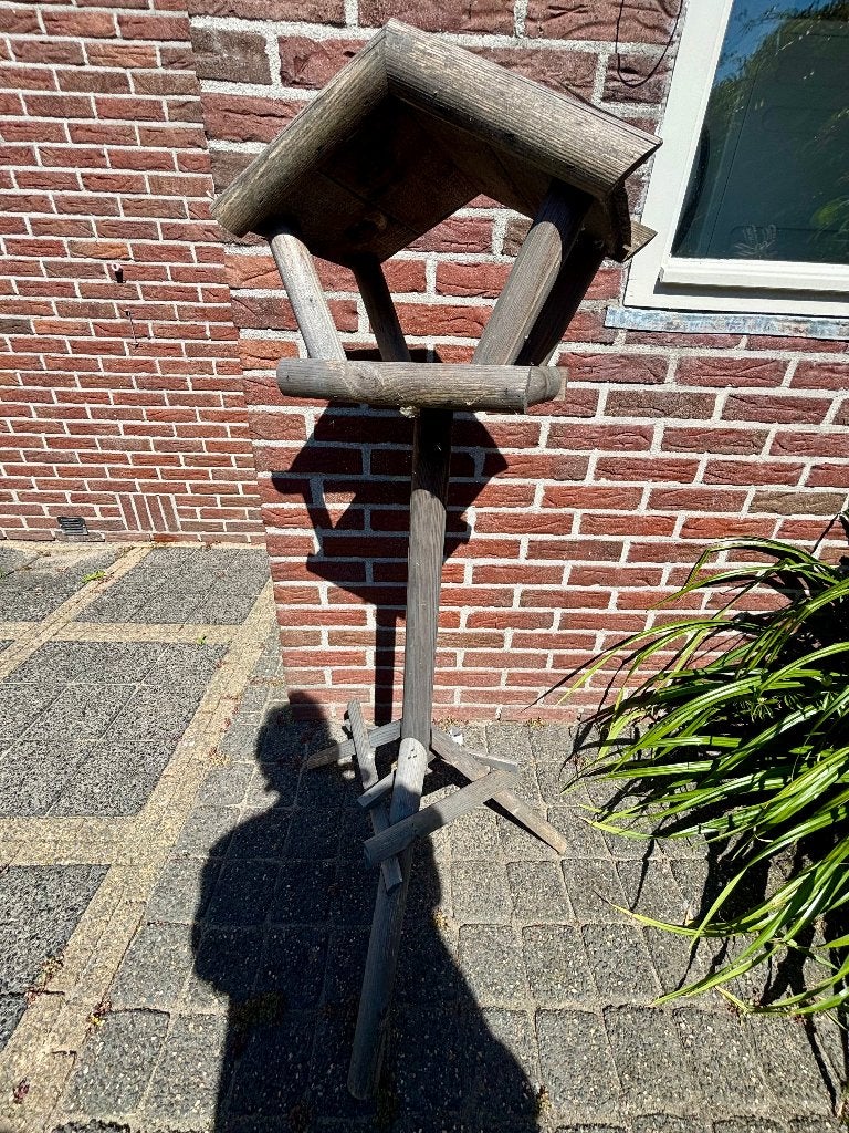 groot houten vogelvoederhuis op standaard, Ophalen, Gebruikt