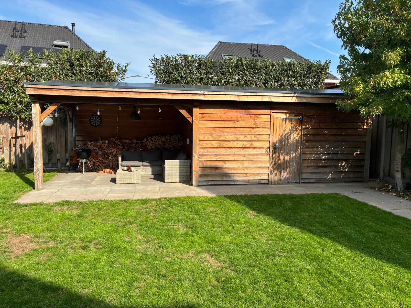 Douglas schuur en overkapping 9x3,5 m, Tuin en Terras, Ophalen, Zo goed als nieuw