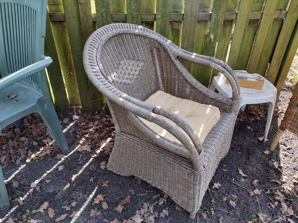 Stoel: Riet, damesfauteuil, stevige rug, mooi vergrijsd, Huis en Inrichting, Stoelen, Gebruikt, Bruin, Riet of Rotan, Ophalen of Verzenden