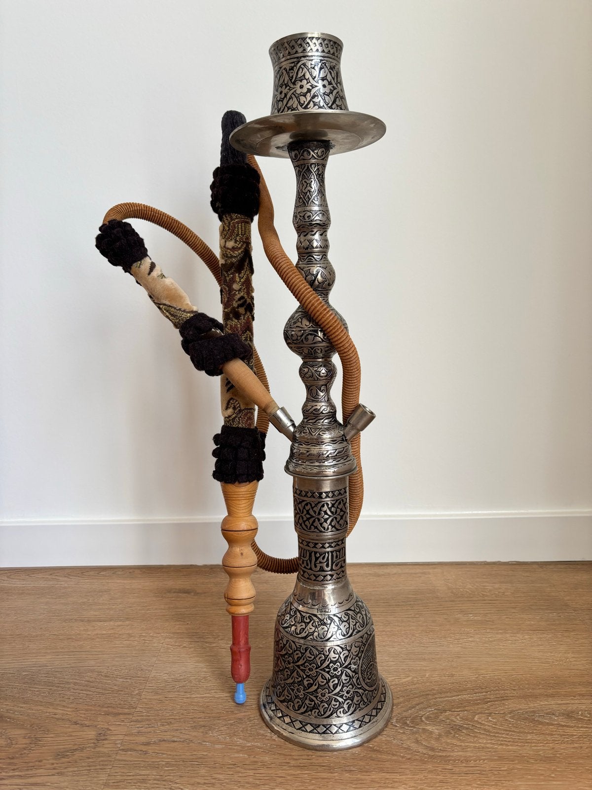 Gedetailleerde zilverkleurige waterpijp met twee slangen, Ophalen of Verzenden
