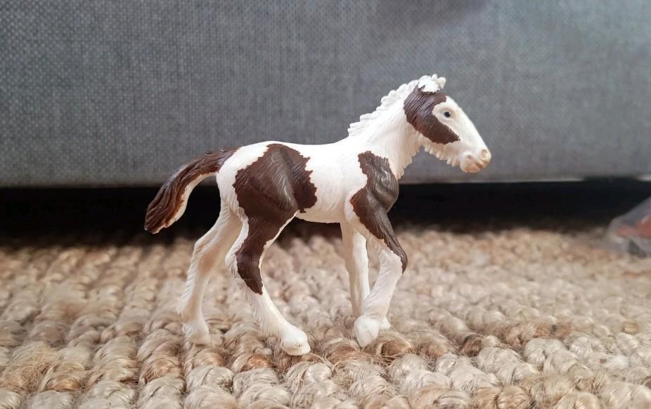 Schleich tinker veulen, mist rechteroor, 13295, Ophalen of Verzenden, Gebruikt, Paard, Beeldje of Figuurtje