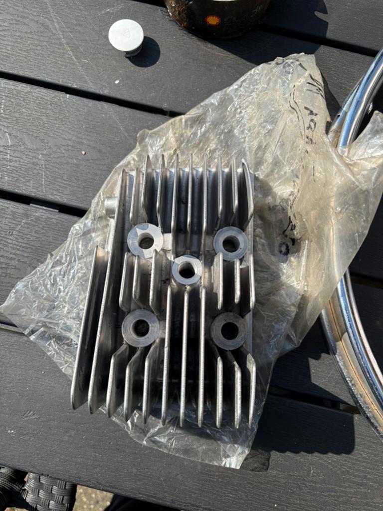 Suzuki gt250 cilinderkop NOS, Ophalen of Verzenden, Nieuw, Cilinder, Overige merken