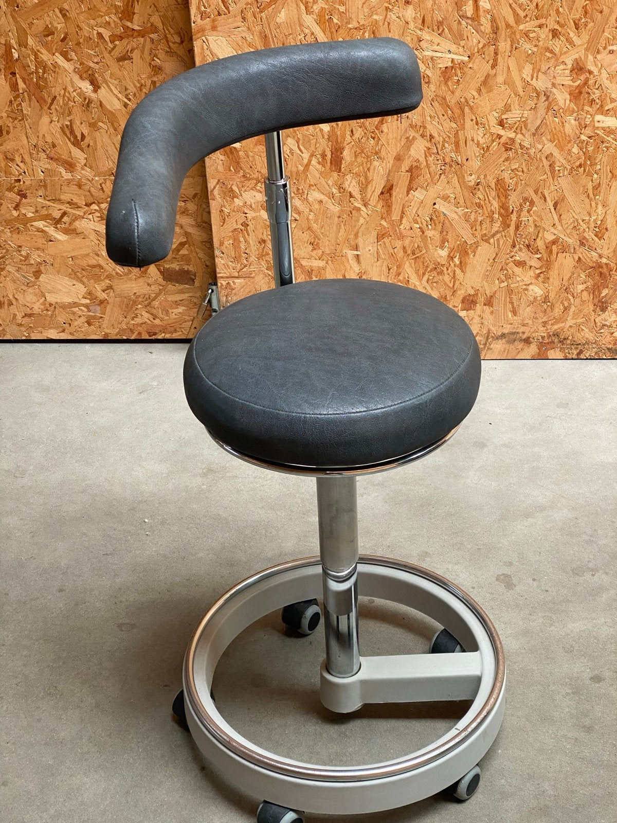 Tandarts stoel met grijze skai in top conditie, Huis en Inrichting, Ophalen, Kunststof, Zo goed als nieuw, Eén