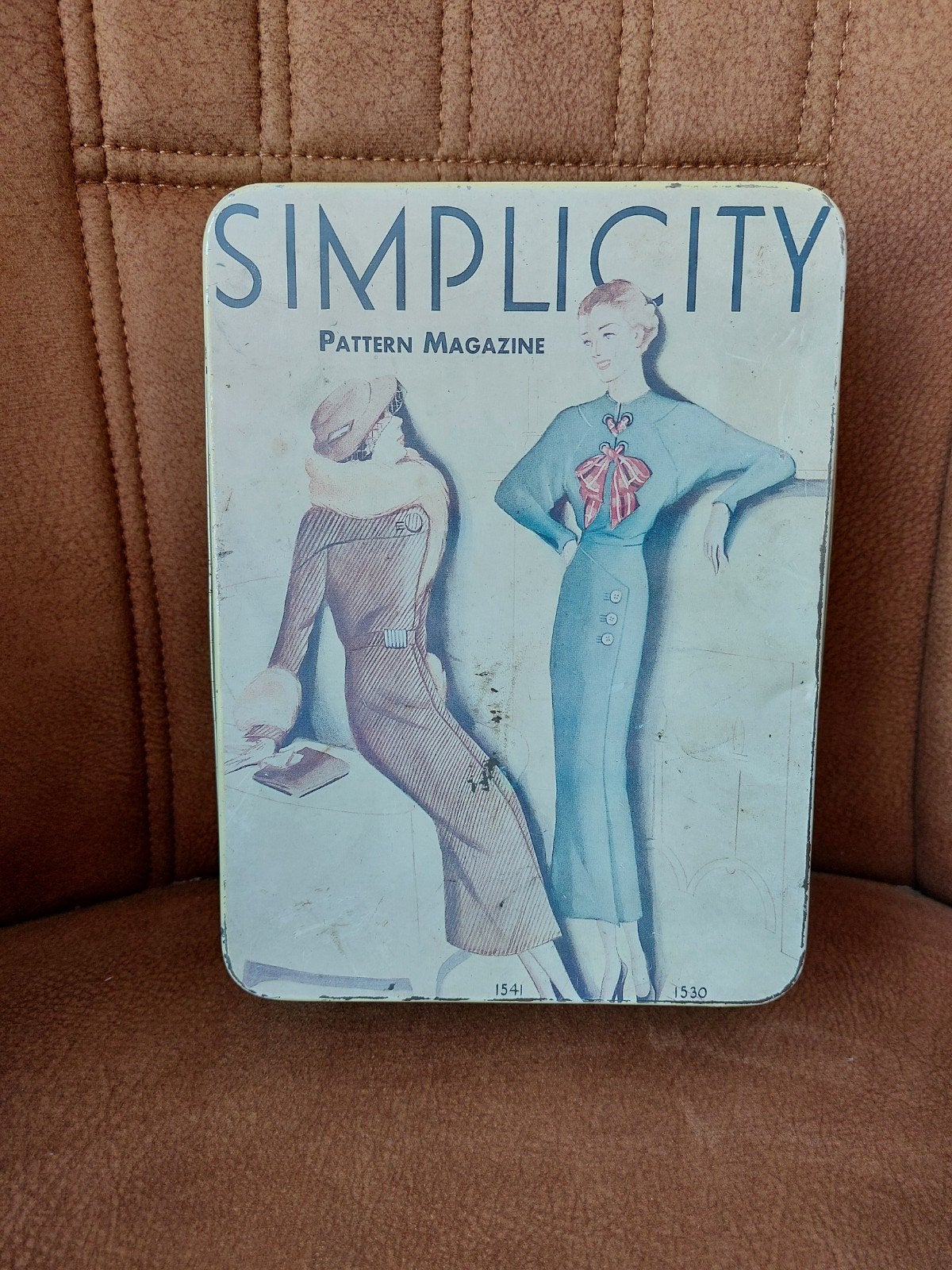 Prachtig net vintage koekblik, Simplicity, Pattern Magazine, Ophalen of Verzenden, Gebruikt, Koek(jes)
