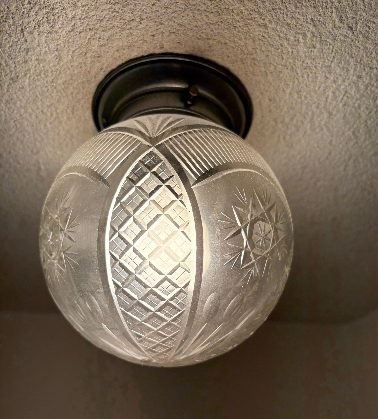 Vintage Plafondlamp met Geslepen Glazen Bol, Ophalen of Verzenden