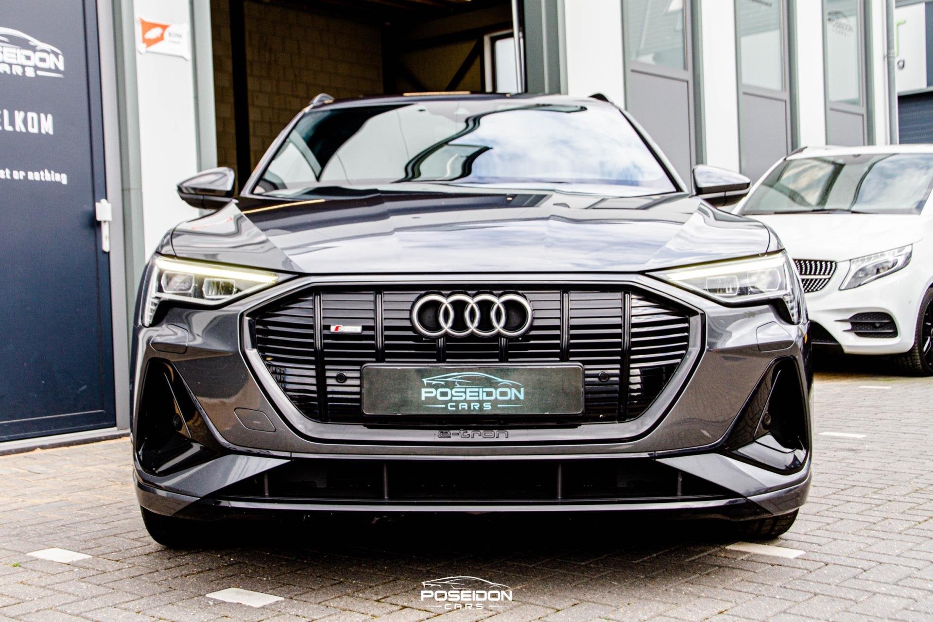 Audi E-tron 50 quattro Launch edition Black 71 kWh PANO | LI, Automaat, 300 km, Origineel Nederlands, Vierwielaandrijving