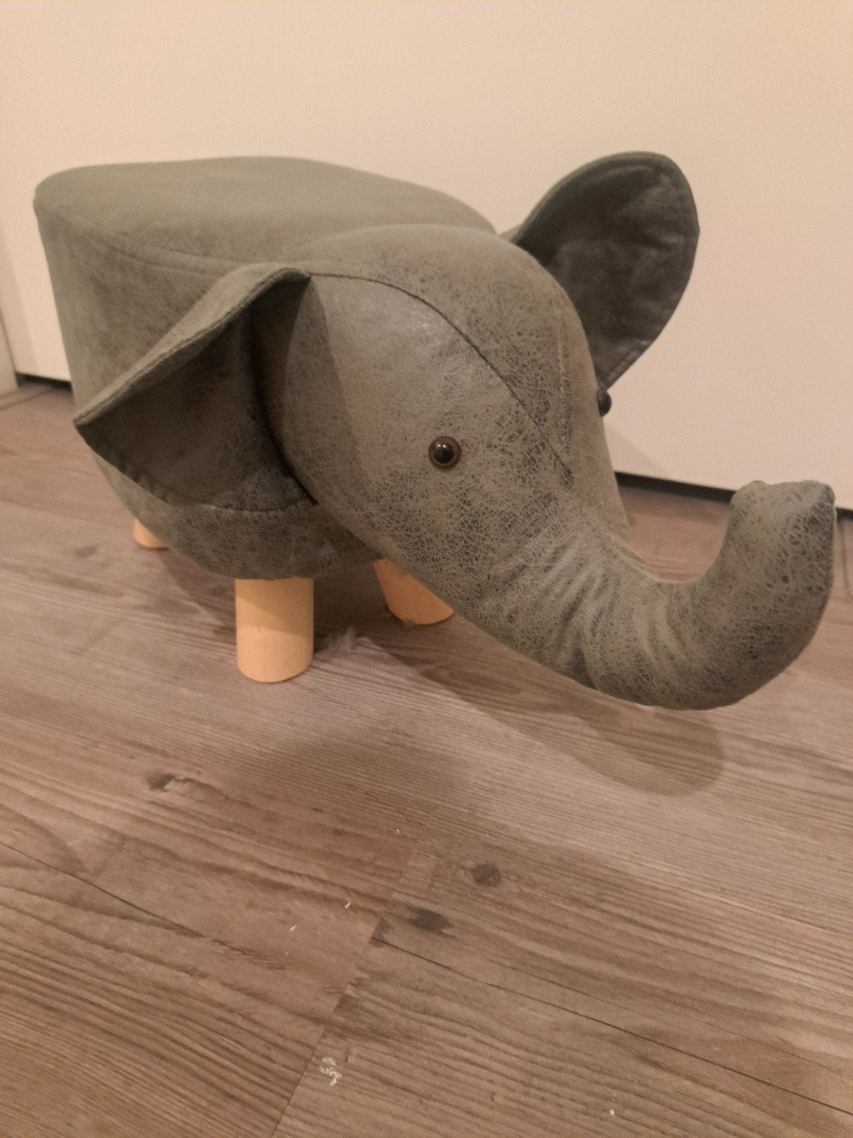 Leuke olifant poef - zo goed als nieuw, Ophalen of Verzenden