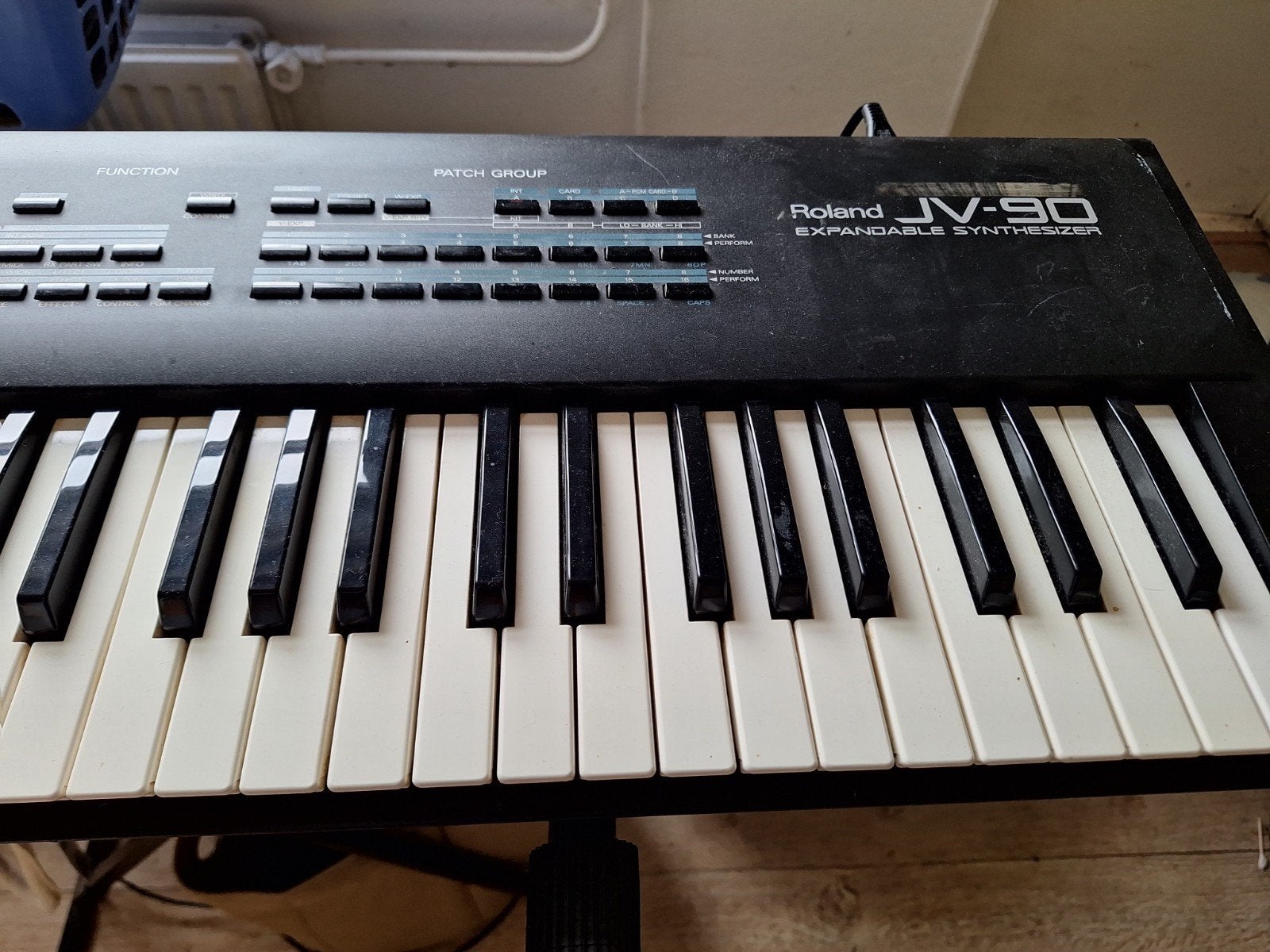 Roland JV-90 Synthesizer met SR-JV80-04 Vintage Synth, Ophalen, Gebruikt, Roland, Met midi-aansluiting