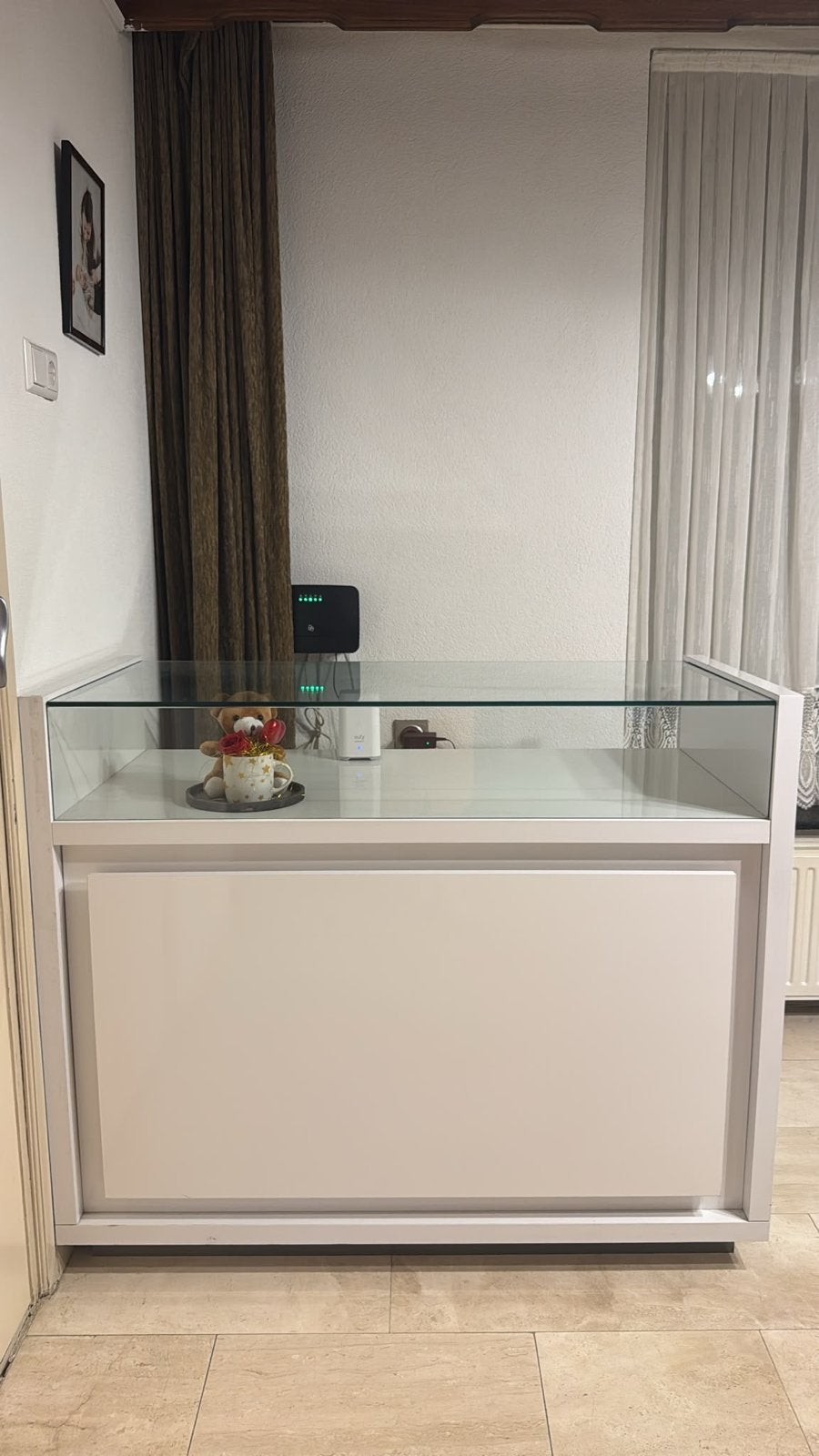Moderne toonbank met glazen vitrine en verlichting, Antiek en Kunst, Ophalen