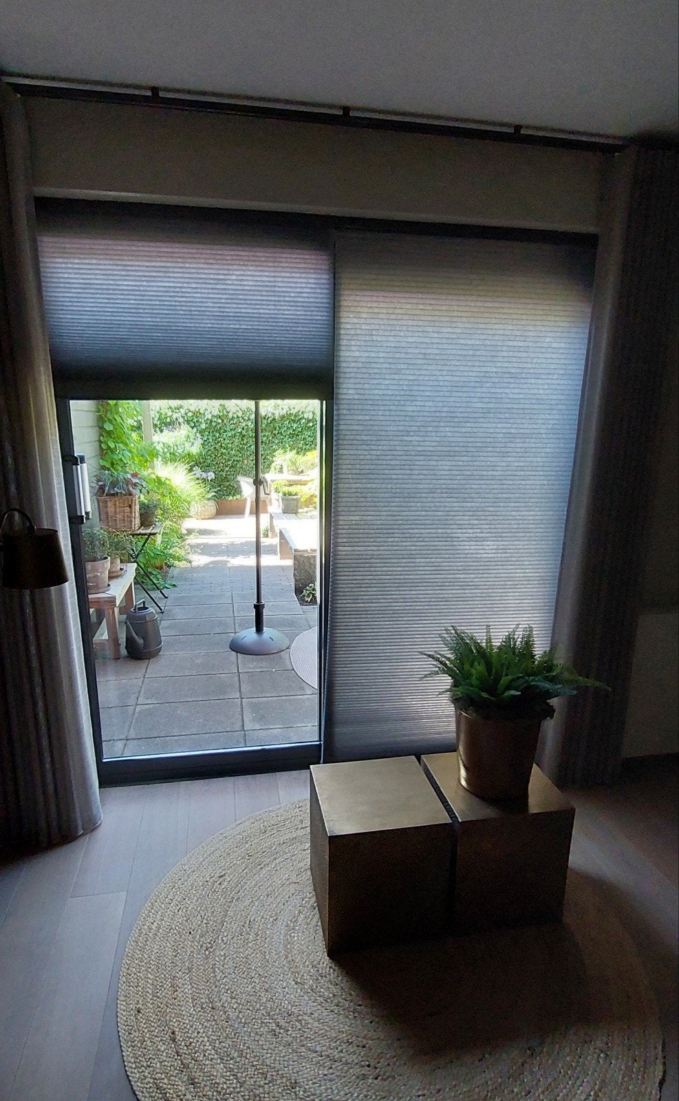 2 plissee gordijnen electrisch, Huis en Inrichting, Stoffering | Gordijnen en Lamellen, Coulisse, Ophalen