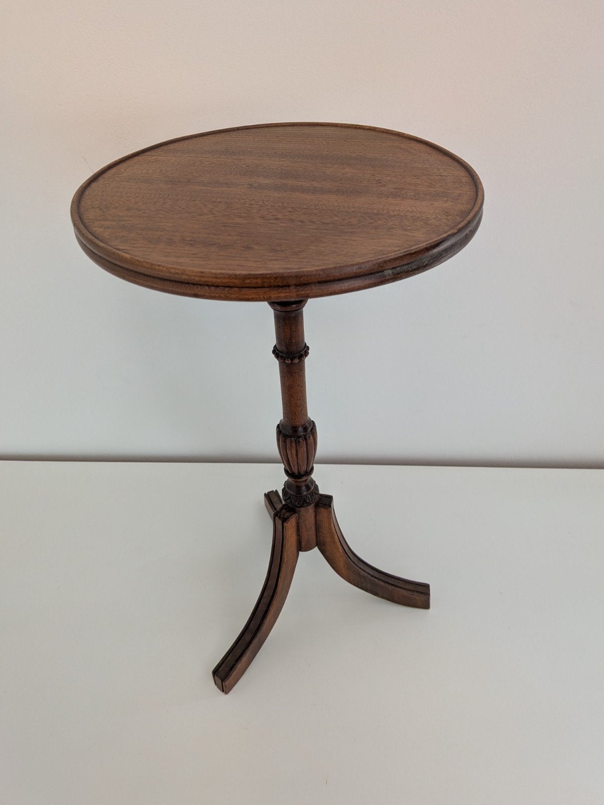 wijntafeltje/ plantentafeltje, mahonie. 49 cm hoog, Huis en Inrichting, Tafels | Bijzettafels, Ophalen, Rechthoekig, Minder dan 55 cm