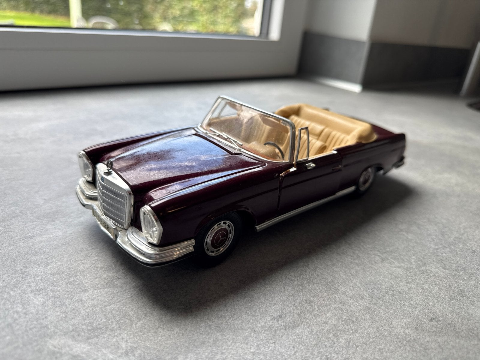 Mercedes-Benz 280 SE Cabriolet schaalmodel, Ophalen of Verzenden, Zo goed als nieuw, Auto