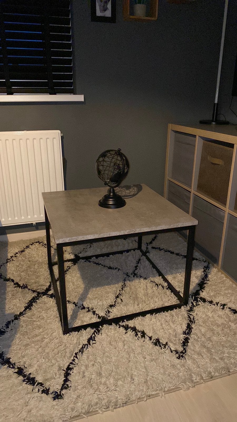 Betonlook tafel, Ophalen, 50 tot 100 cm, Zo goed als nieuw, Metaal