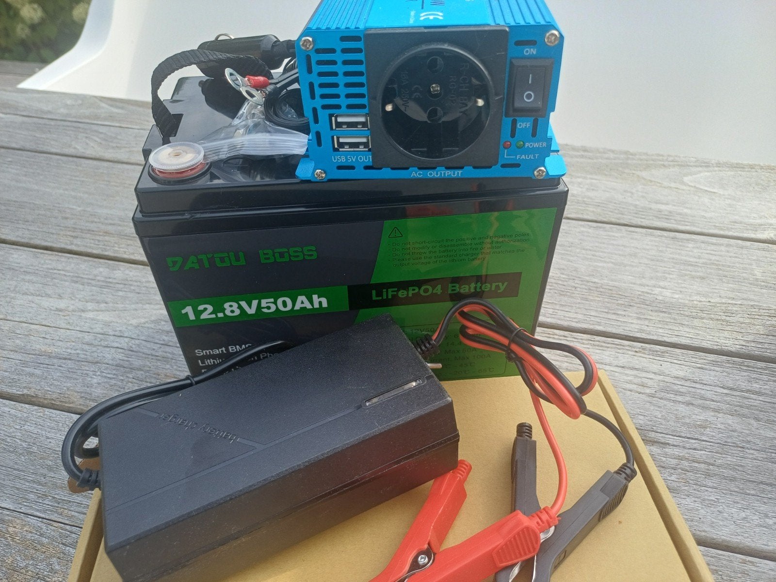 Nieuwe 12.8V 50Ah LiFePO4 Accu met Omvormer en Lader, Nieuw