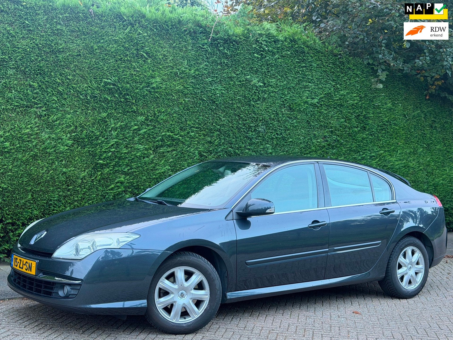 Renault Laguna 2.0 16V Dynamique RIJDT SUPER!/AIRCO/NAVI/APK, Laguna, Stof, Gebruikt, Zwart