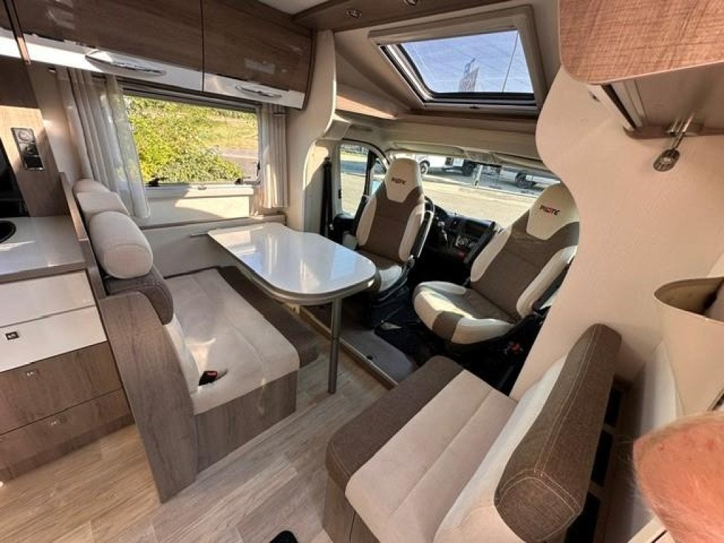 Pilote P740 2015 APARTE BEDDEN Euro 5 Zeer netjes!, Caravans en Kamperen, Standaard zit, Ringverwarming, Koelkast, Fiat
