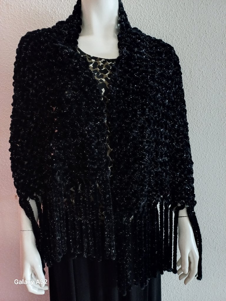 Grote zwarte omslagdoek sjaal of stola met franje, 160x35 cm, Ophalen of Verzenden, Zo goed als nieuw, Maat 46/48 (XL) of groter