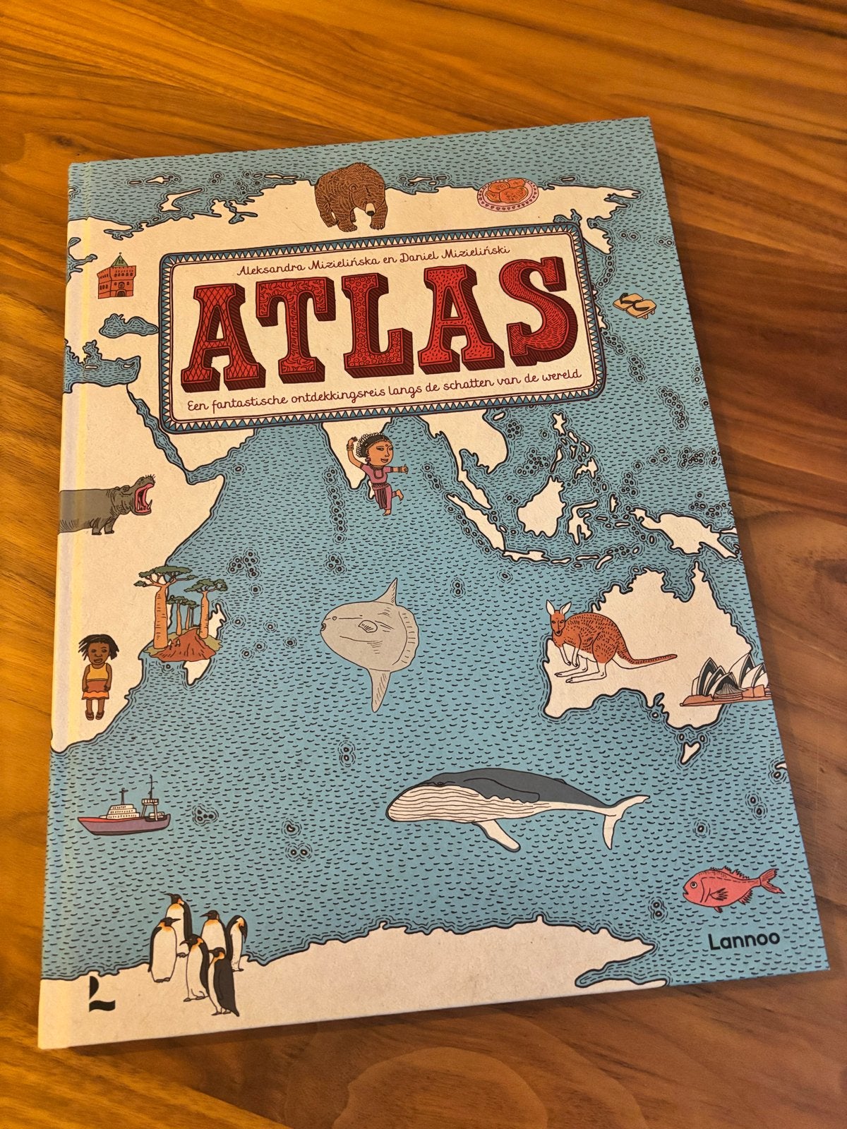 Atlas: Een fantastische ontdekkingsreis langs de schatten, Overige atlassen, 2000 tot heden, Ophalen of Verzenden, Zo goed als nieuw