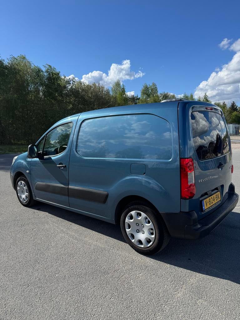 Peugeot Partner 1.6 HDI 66KW 2011, Auto's, Bestelauto's, Voorwielaandrijving, Stof, Zwart, 4 cilinders