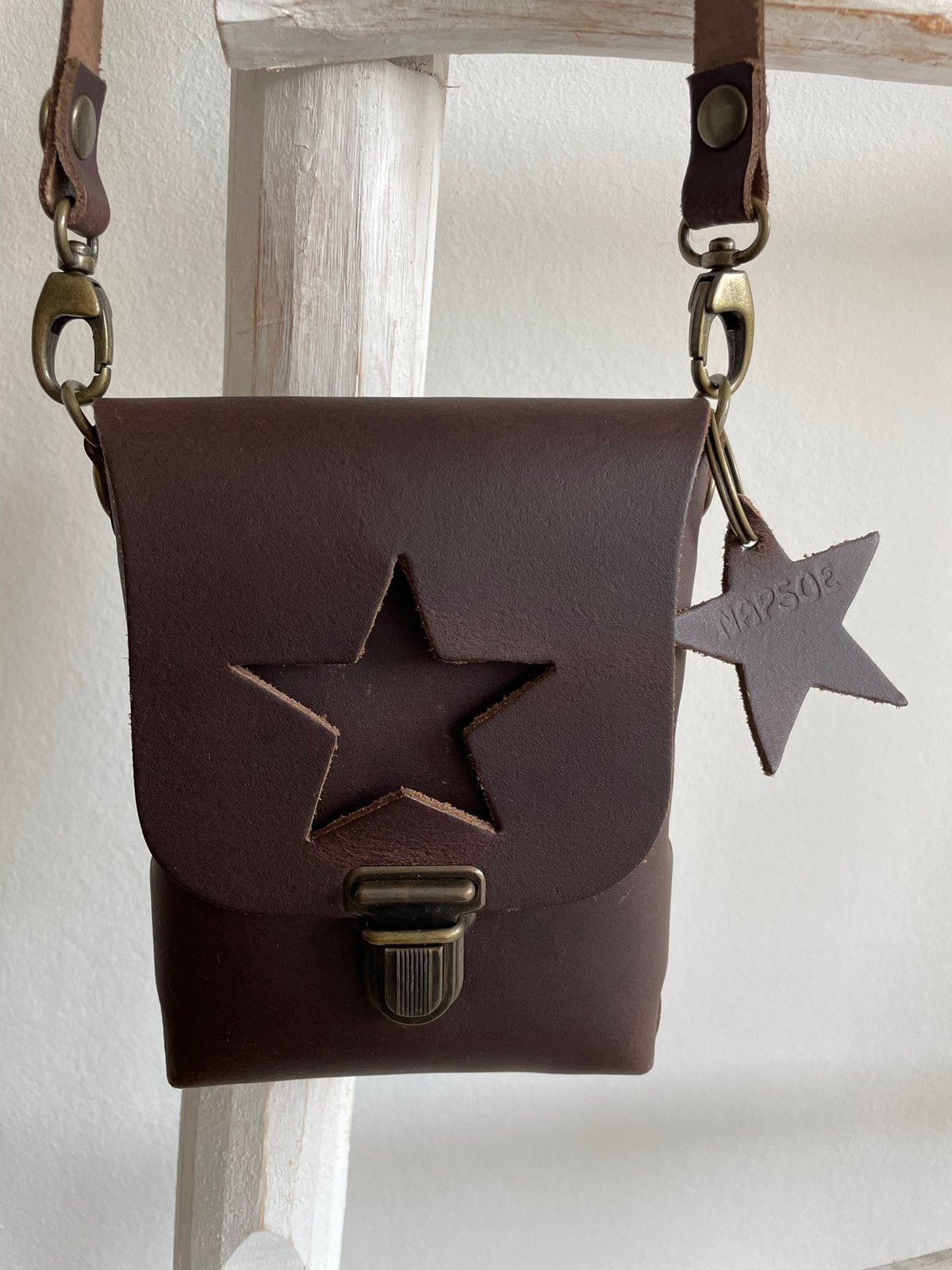 bruin leren crossover-/schouder tasje NAPSOE, Sieraden, Tassen en Uiterlijk, Tassen | Damestassen, Nieuw, Schoudertasje, Bruin